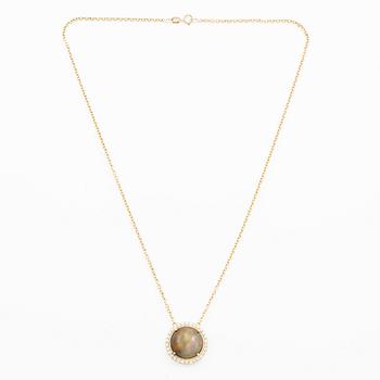 Collier 18K guld med opal och åttkantslipade diamanter.