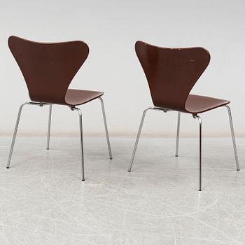 ARNE JACOBSEN, a pair of 'Sjuan' chairs, from Fritz Hansen, Denmark, 1974.