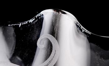 VAS, glas, Gunnar Cyrén, Orrefors, 1993.