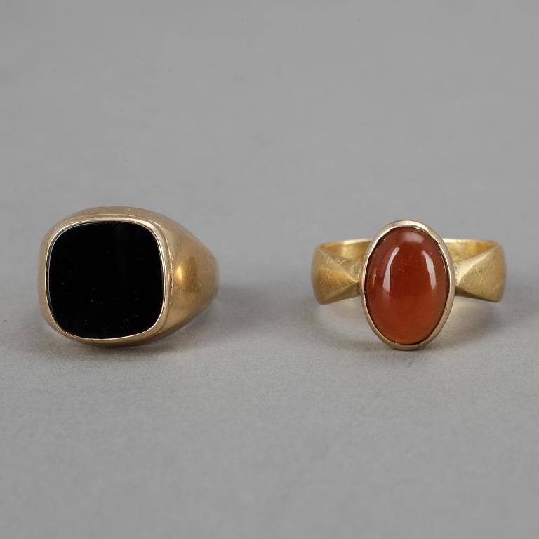 RINGAR, 7 st, guld, varav 2 med stenar, tot vikt 40 gram, mestadels 18 k.