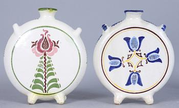 KRUS, 2 st, glaserad keramik, 1900-tal.