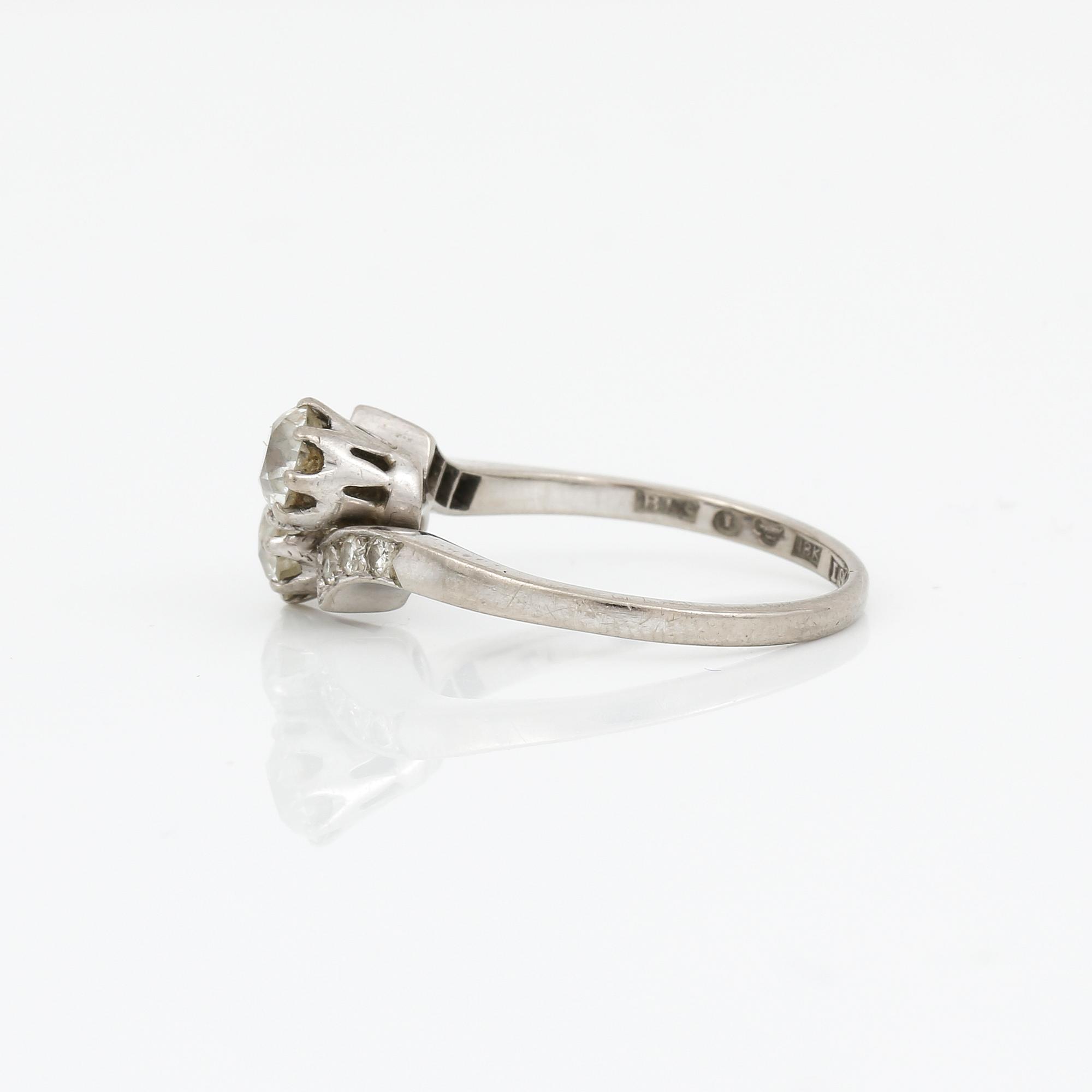 RING, 18K vitguld. Med briljantslipade diamanter totalt ca 0,80ct.