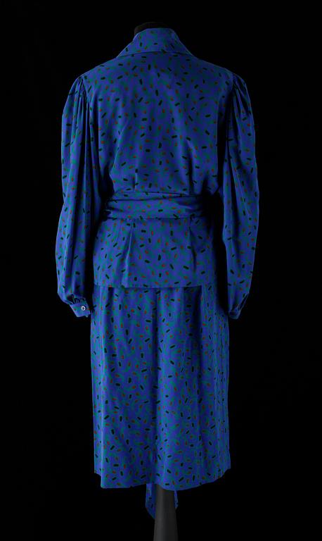 A two-piece silk ensemble consisting blouse, skirt and belt by Pierre Balmain.