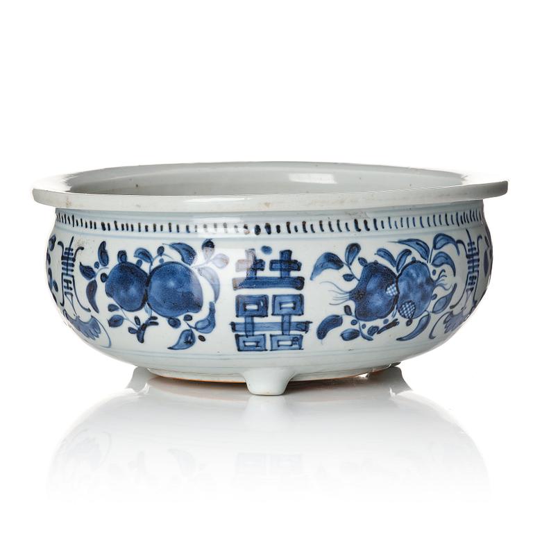 A blue and white censer, Qing dynasty, 19th Century.