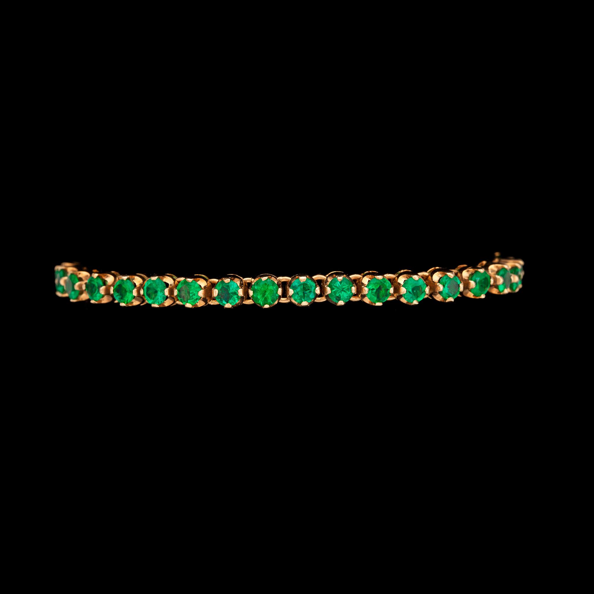BRACELET, round cut emeralds.