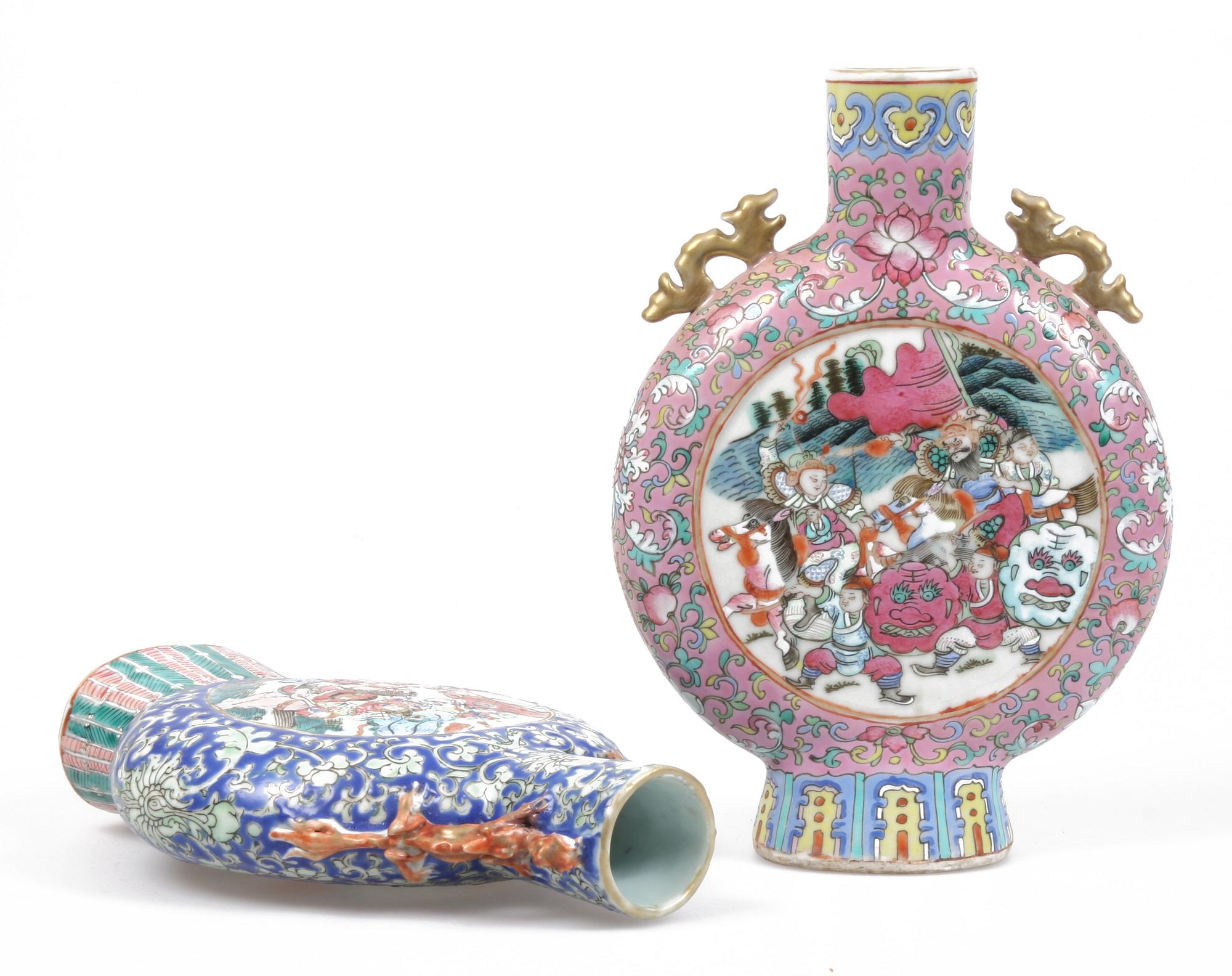 PILGRIMSKRUS, 2 st, porslin, Kina, 1800-tal.