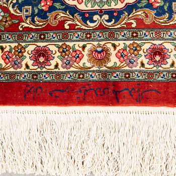 A sillk Qum carpet, Central Persia, signerad 310 x 197 cm.