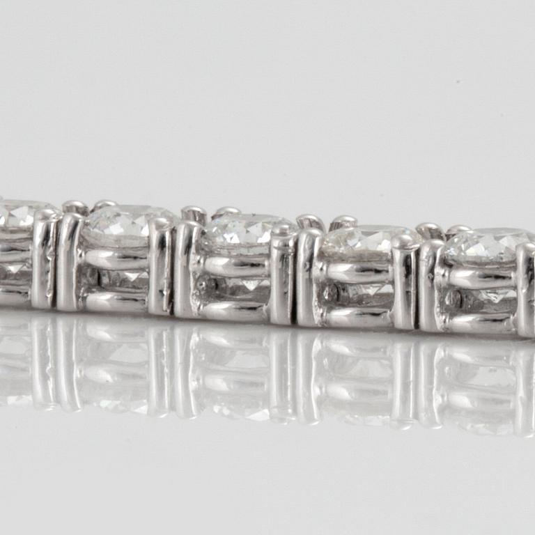 ARMBAND med 44 briljantslipade diamanter totalt ca 7.73 ct. Kvalitet ca G-H/VS-SI.