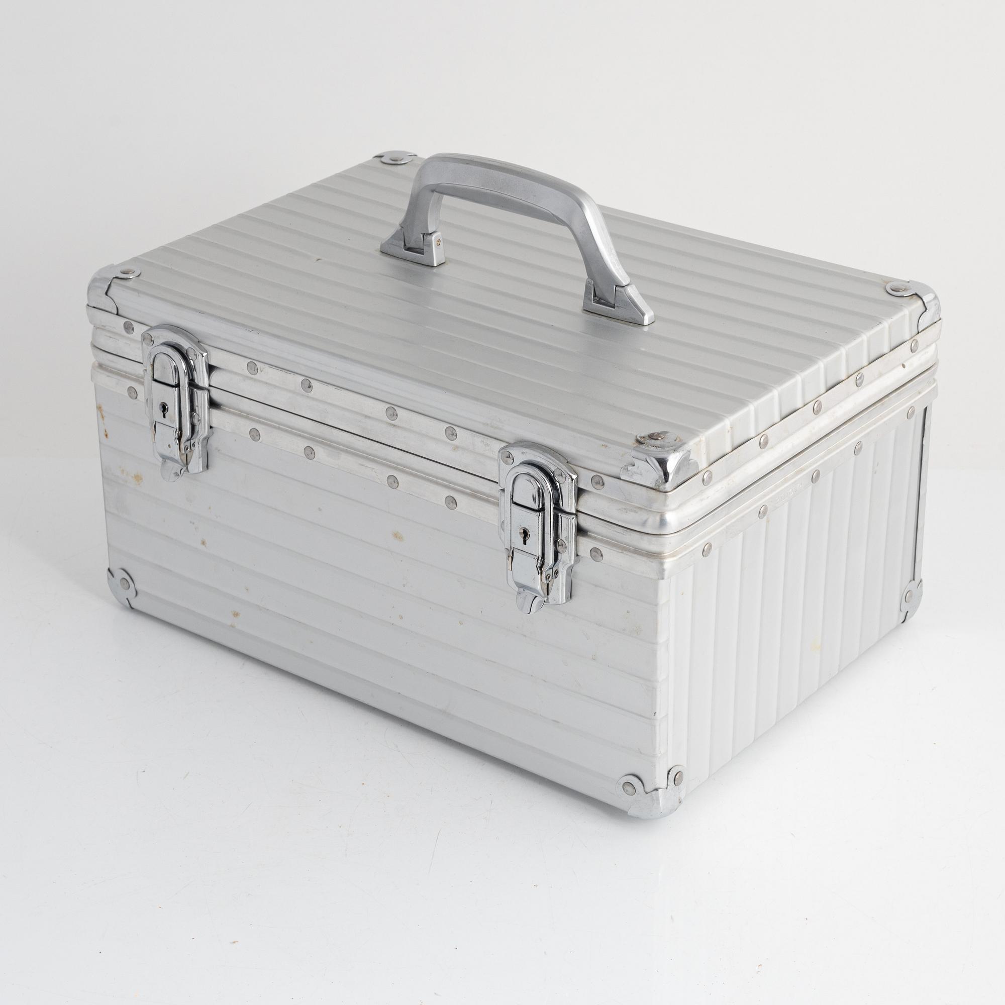 Porsche x Rimowa, a pick nick case, 21st century.