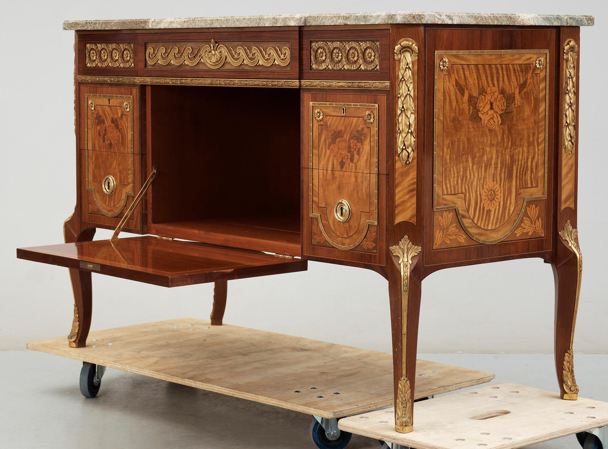 BYRÅ, gustaviansk stil, Myrstedt och Stern Stockholm, 1918.