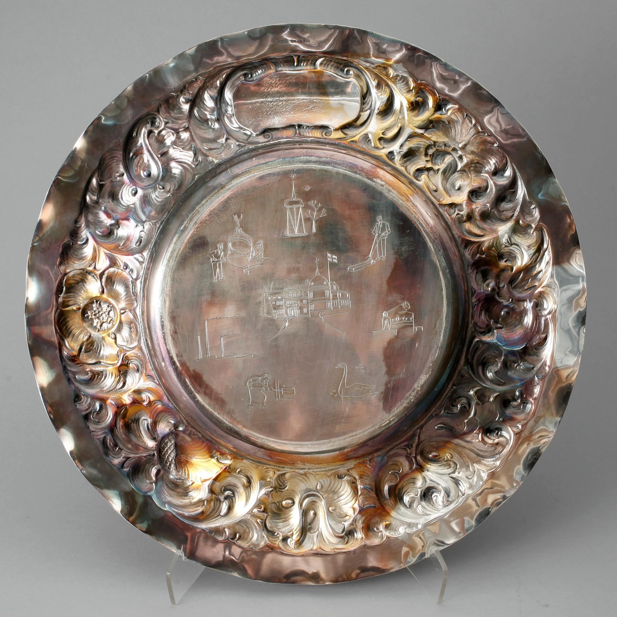 PRESENTERFAT, silver, CG HALLBERG, 1948, 897 gram.