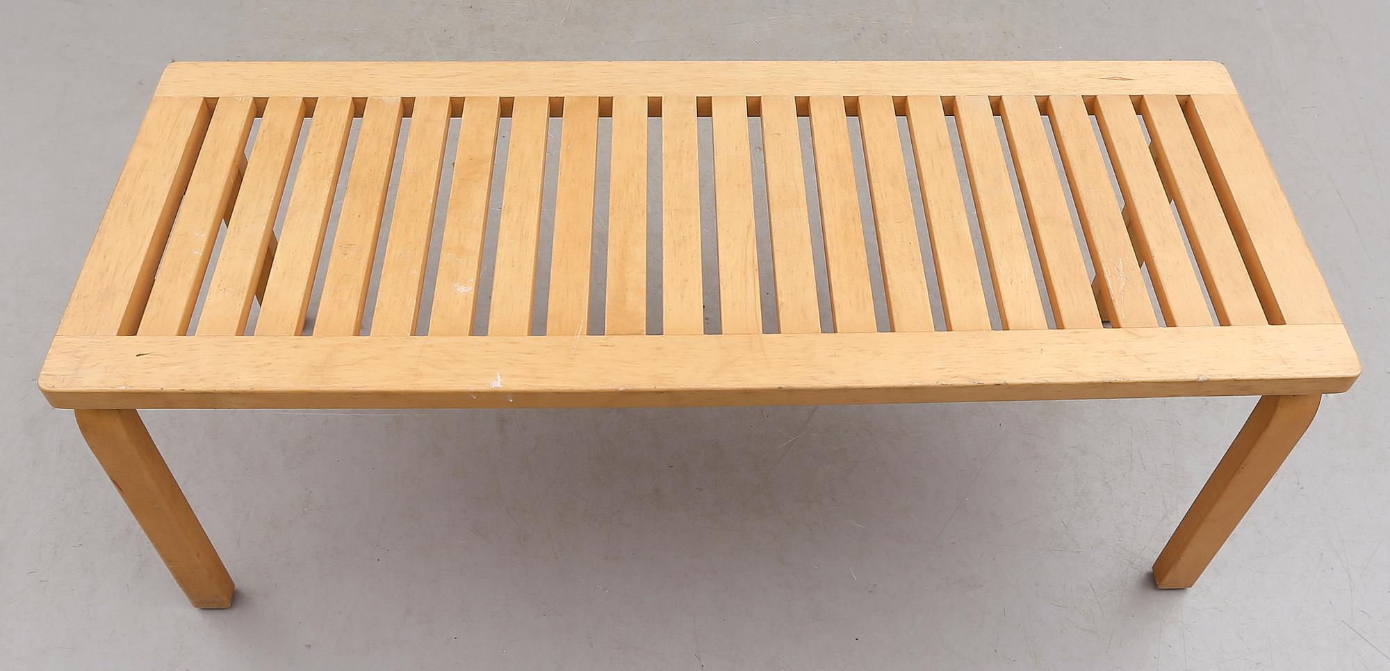 BÄNK, modell 153A, Alvar Aalto, Artek, 1900-talets andra hälft.