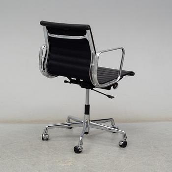 CHARLES & RAY EAMES, an 'Aluminium Group' chair from Vitra.