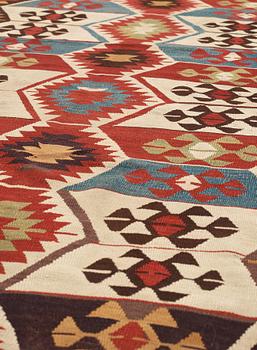 ANTIQUE ANATOLIAN KILIM, possibly Mut (south of Konya). 290,5 x 118 cm.