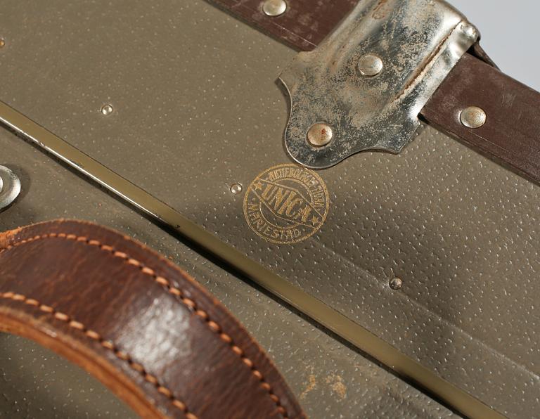 KOFFERT, 1900-talets första hälft.