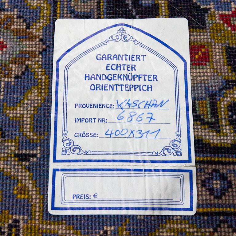 A carpet, Kashan, ca 400 x 311 cm.