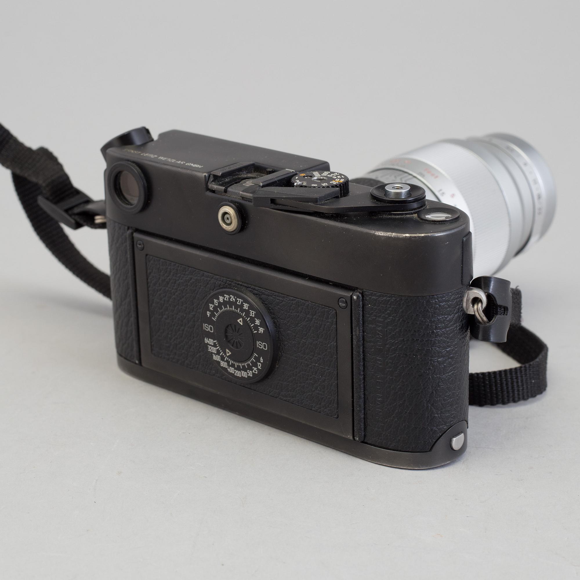 A black body Leica M6 no 1725111 from 1987 with Elmar 1:4/135. With original box.
