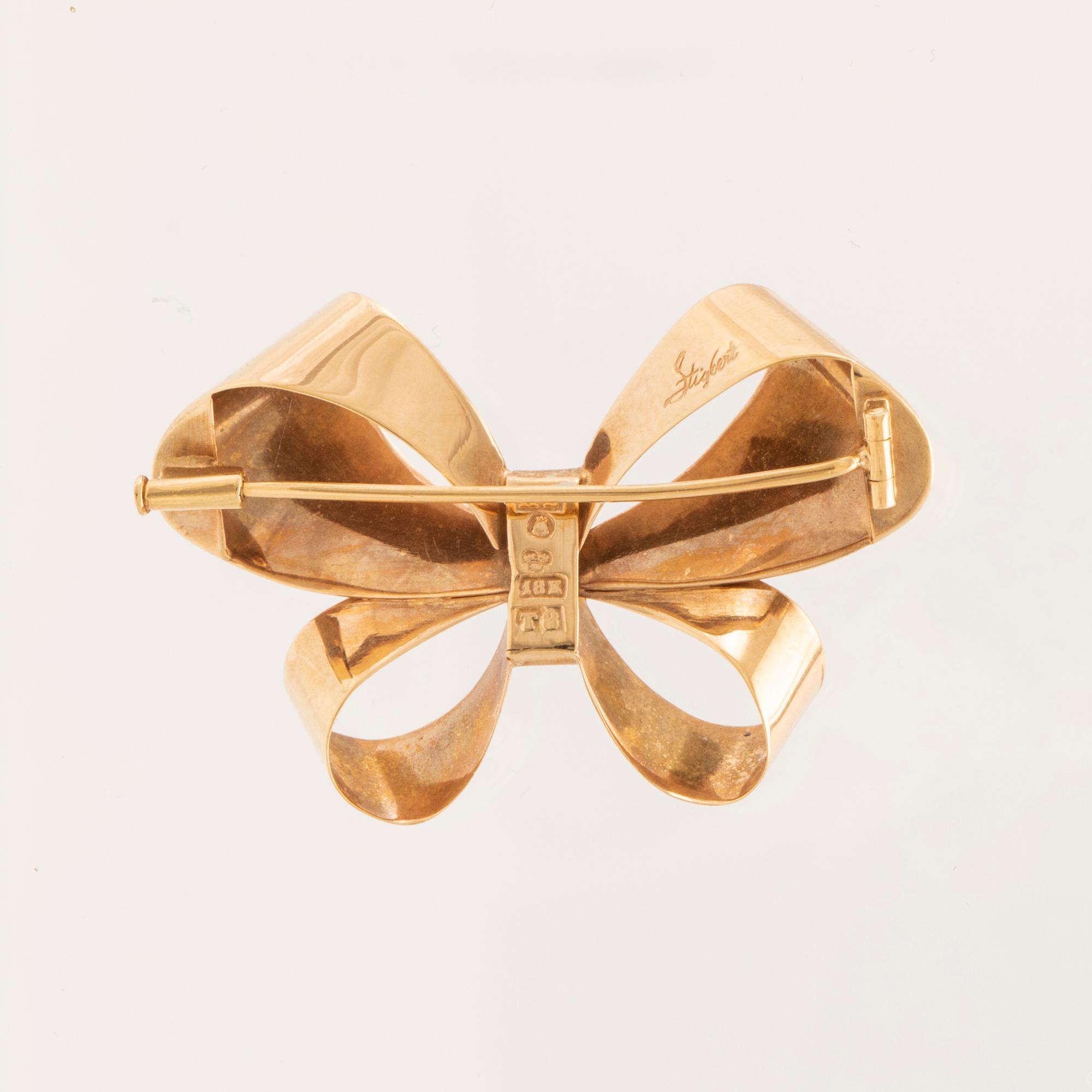 Brooch 18K gold Stigbert 1945 and earrings 18K gold G. Dahlgren & Co 1953.