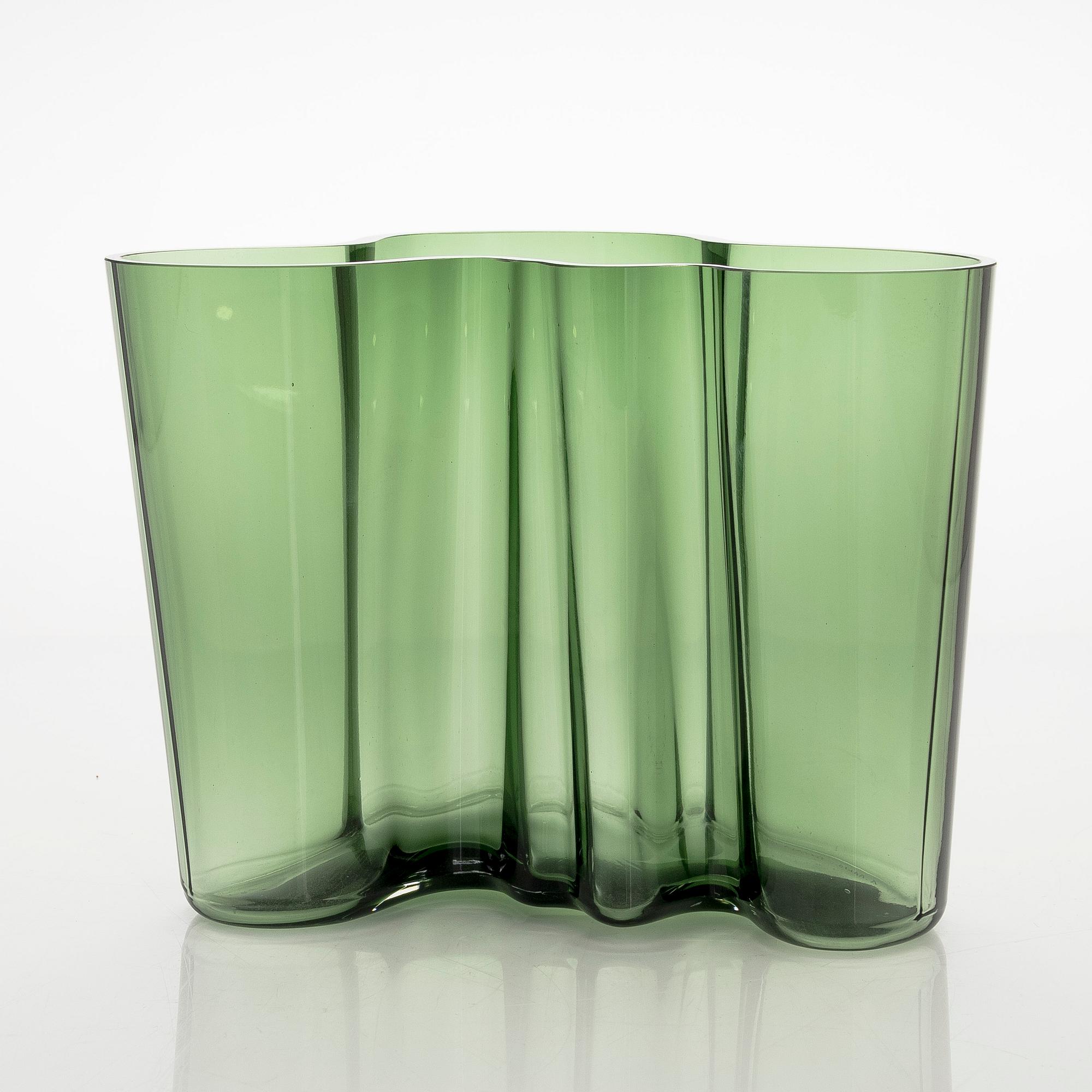 Alvar Aalto, a 'Savoy' 50-year jubilee vase, 3030, signed A. Aalto 1936-1986 Iittala 863/8000.