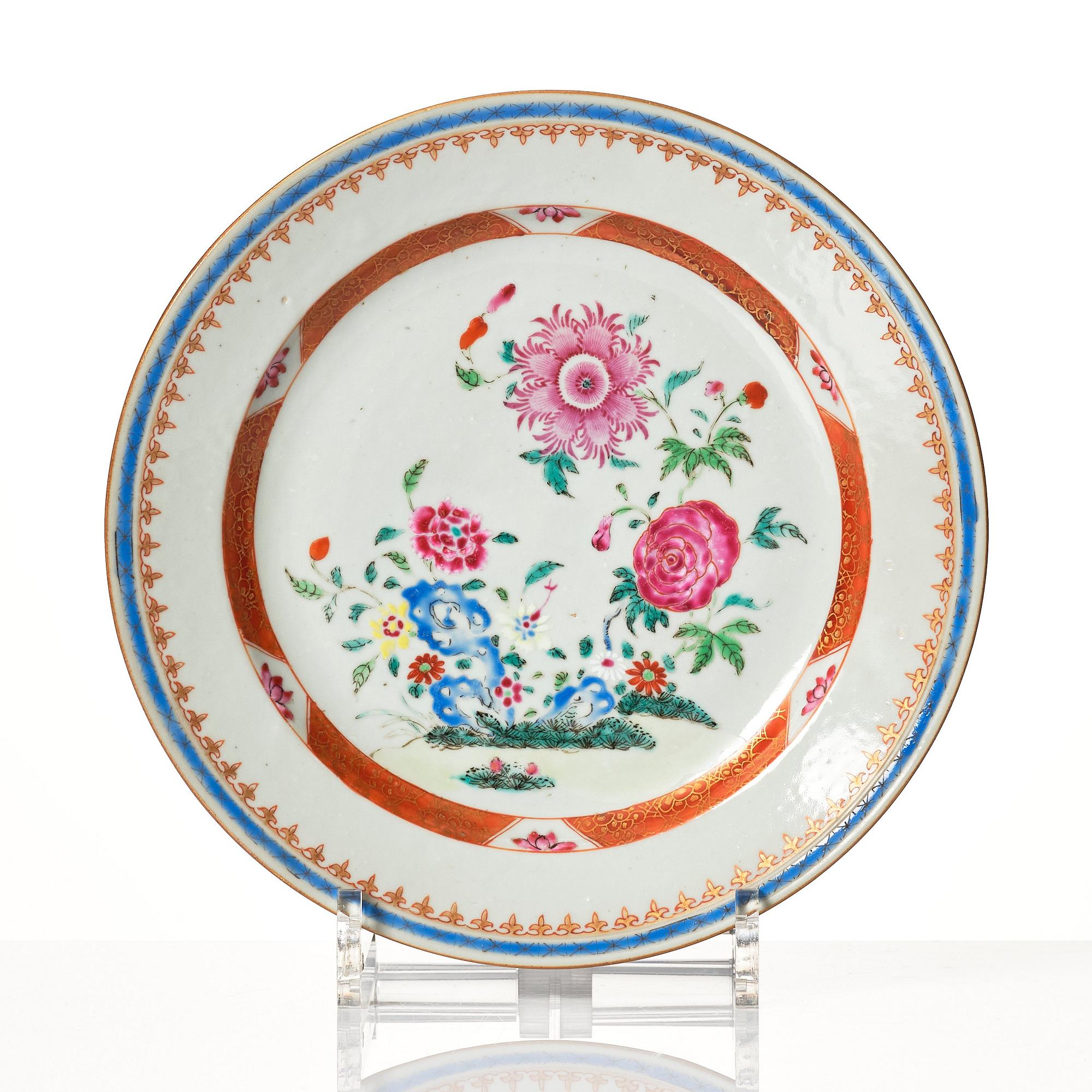 Tallrikar, 12 stycken samt ett fat, kompaniporslin. Qingdynastin, Qianlong (1736-95).