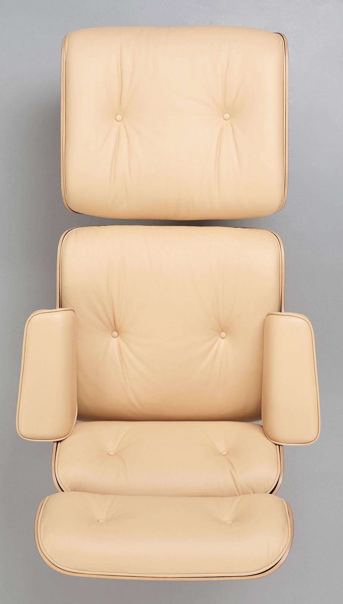 Charles & Ray Eames, "Lounge Chair", fåtölj med fotpall, Vitra, 2010-tal.