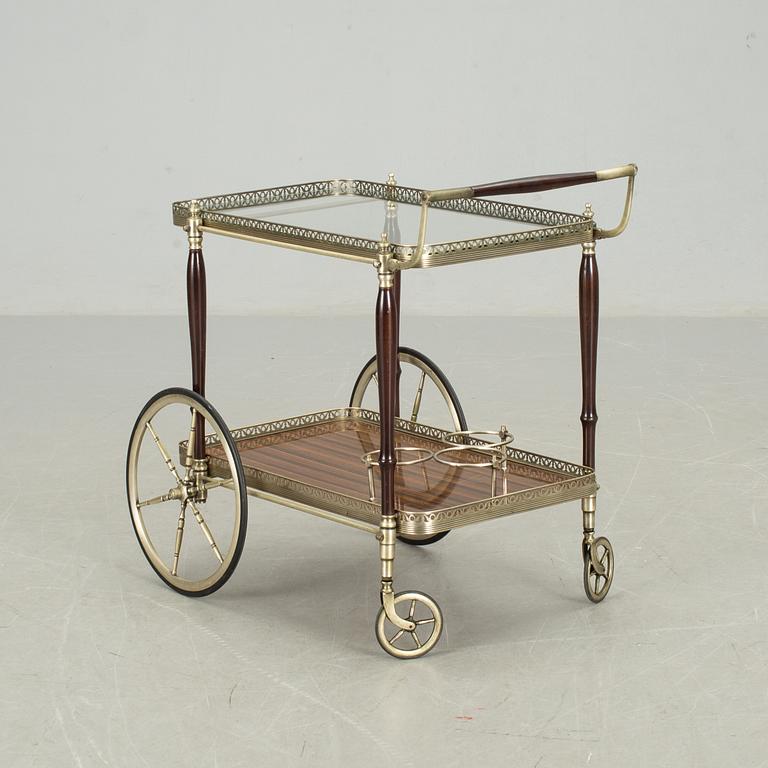 SERVERINGSVAGN, 1900-talets senare del.