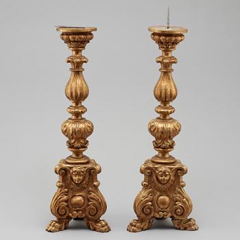 ALTARLJUSSTAKAR, ett par, barockstil, 1900-talets andra hälft.