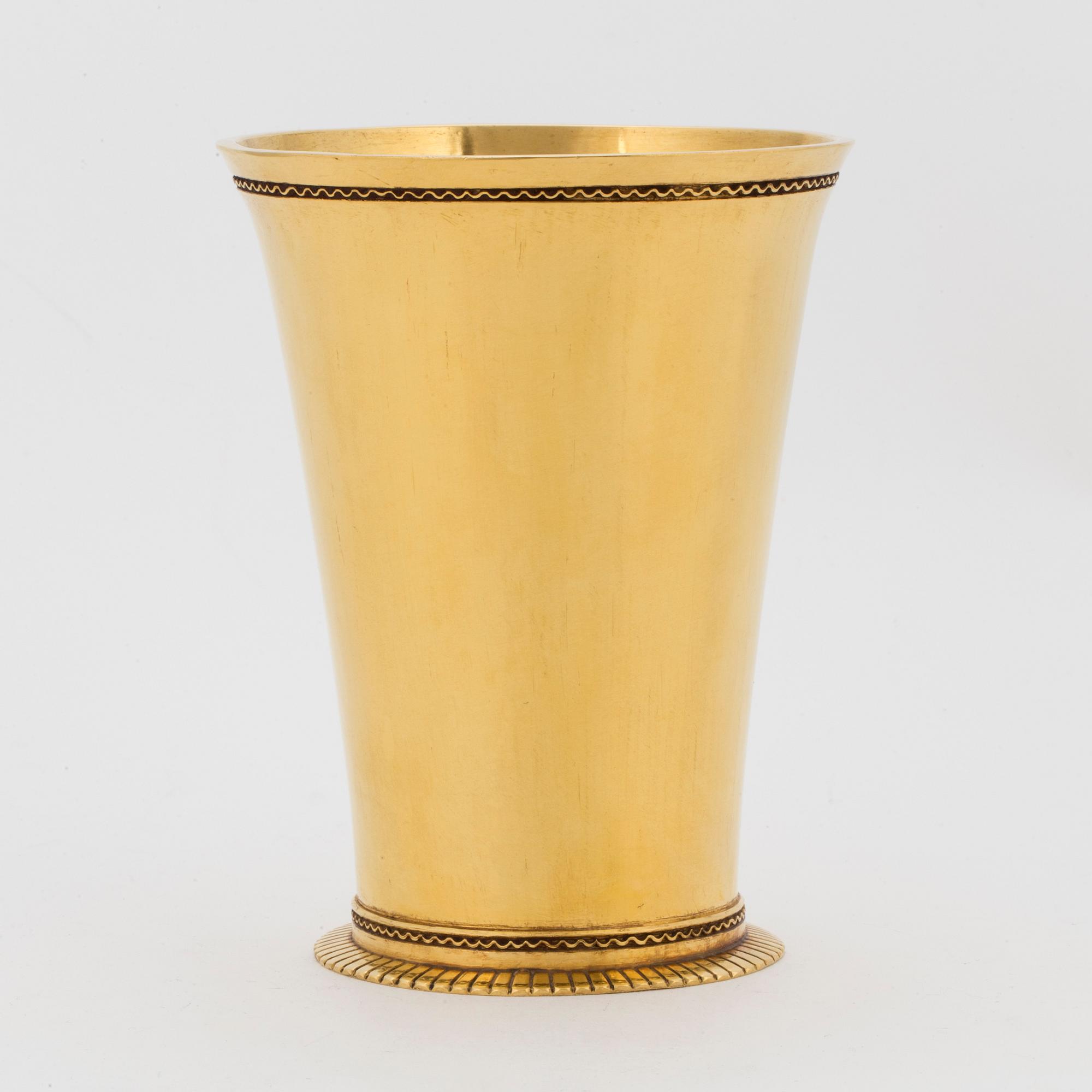 P GUNNAR TÄGT, a 23K gold vase, Stockholm, 1977.