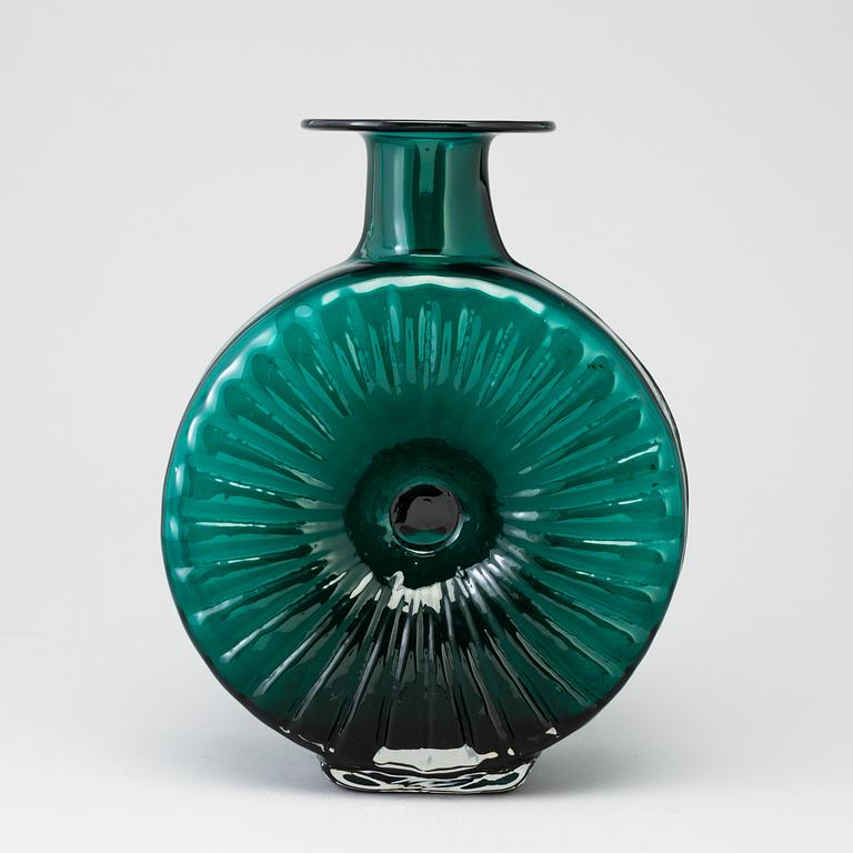 A glass vase, "Aurinkopullo", for Riihimäen Lasi, second half of the 20th century.