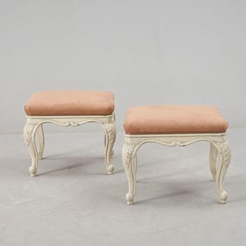 TABURETTER, ett par, rokokostil, 1800-tal.
