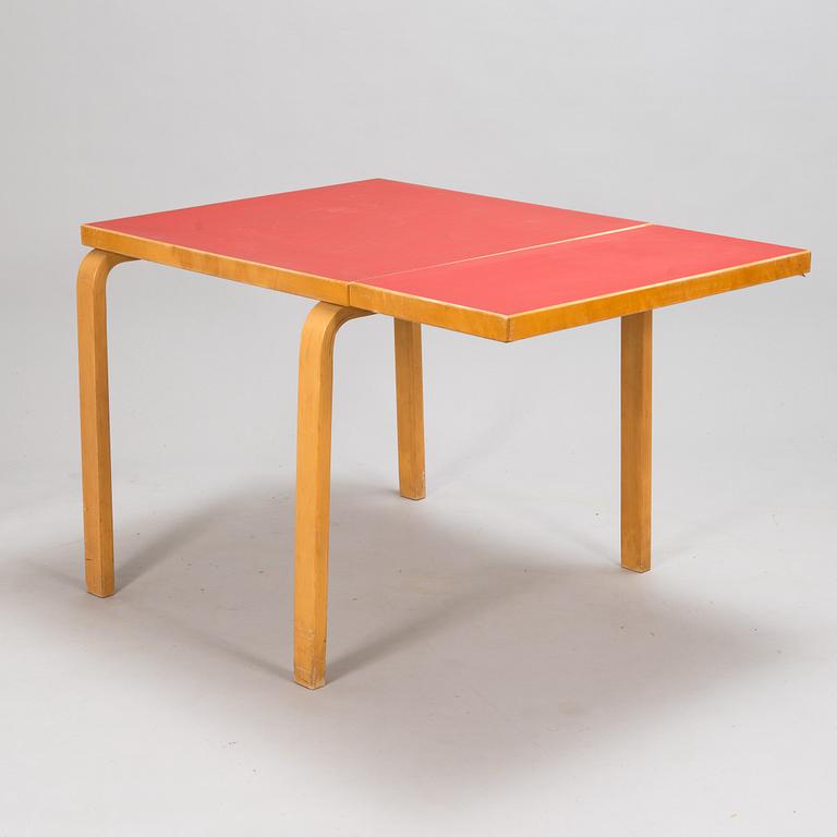 Alvar Aalto, a mid 20th century 'DL85' folding table, seven chairs for Artek.