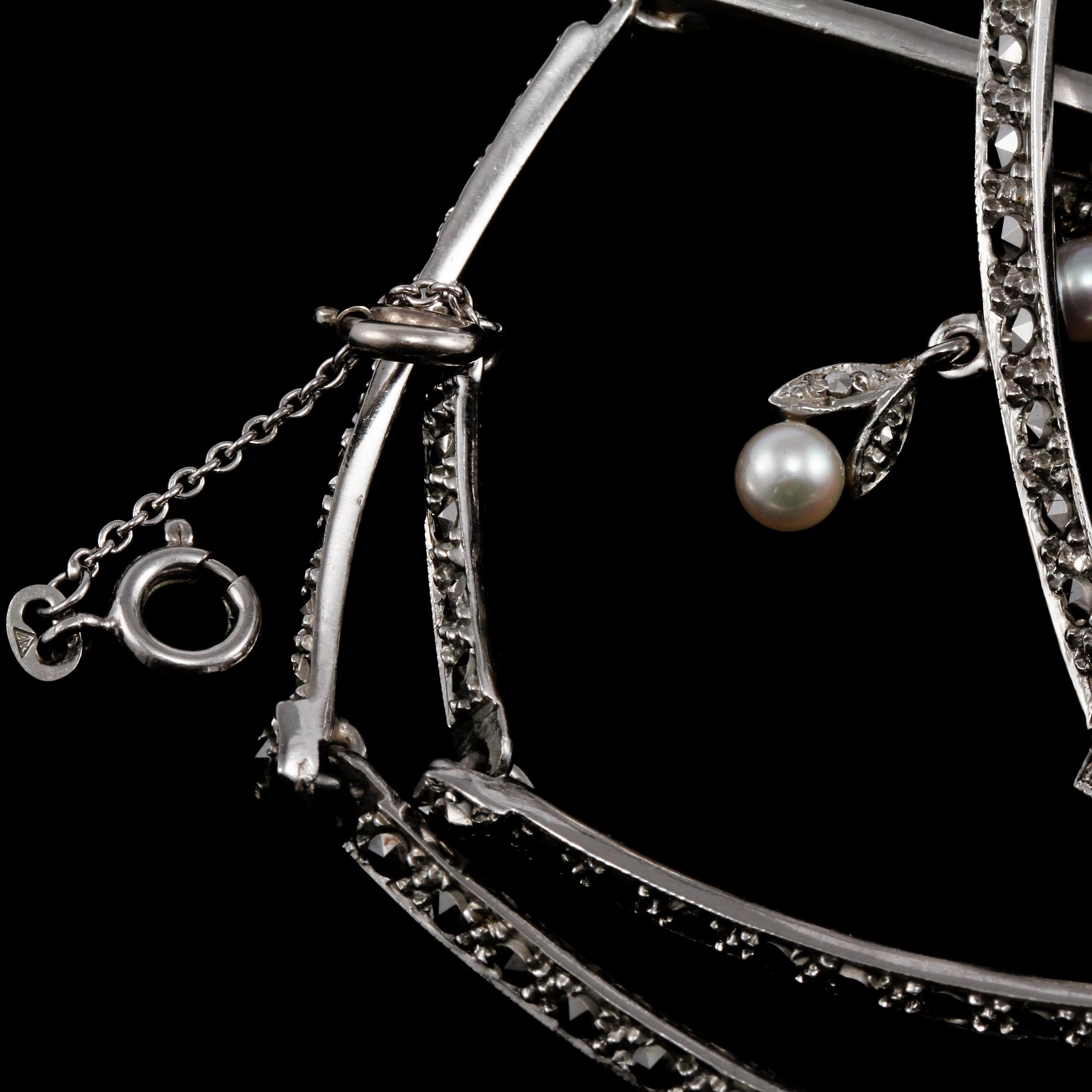 COLLIER, silver med markasiter och 5 små odlade pärlor, 1900-talets sista kvartal. Vikt 28 g.