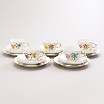 KAHVIASTIASTO, 13 osaa, posliinia, Meissen, 1900-luvun alkupuoli.