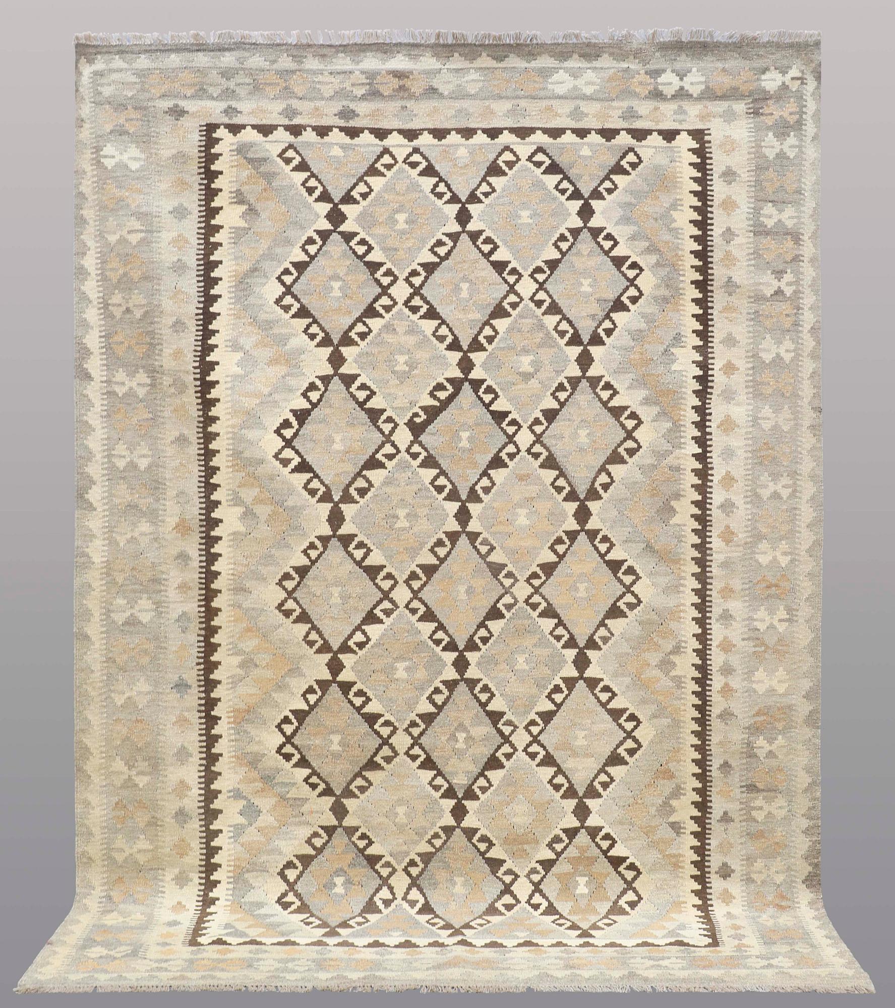 A CARPET, Kilim, ca 288 x 202 cm.