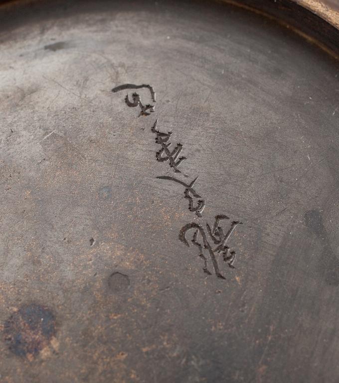 TEKANNOR, 2 st, gjutjärn, Japan, 1800-/1900-tal.