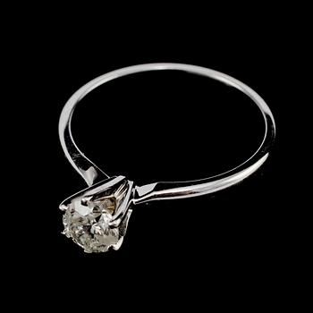 RING, 14k vitguld med briljantslipad diamant 0.58 ct. Vikt 2 g.