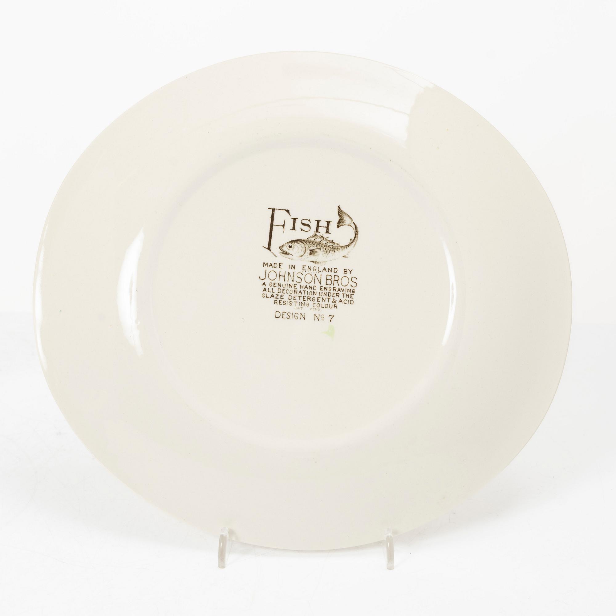 A 20-piece 'Fish' creamware serivice, Johnson Bros, England.