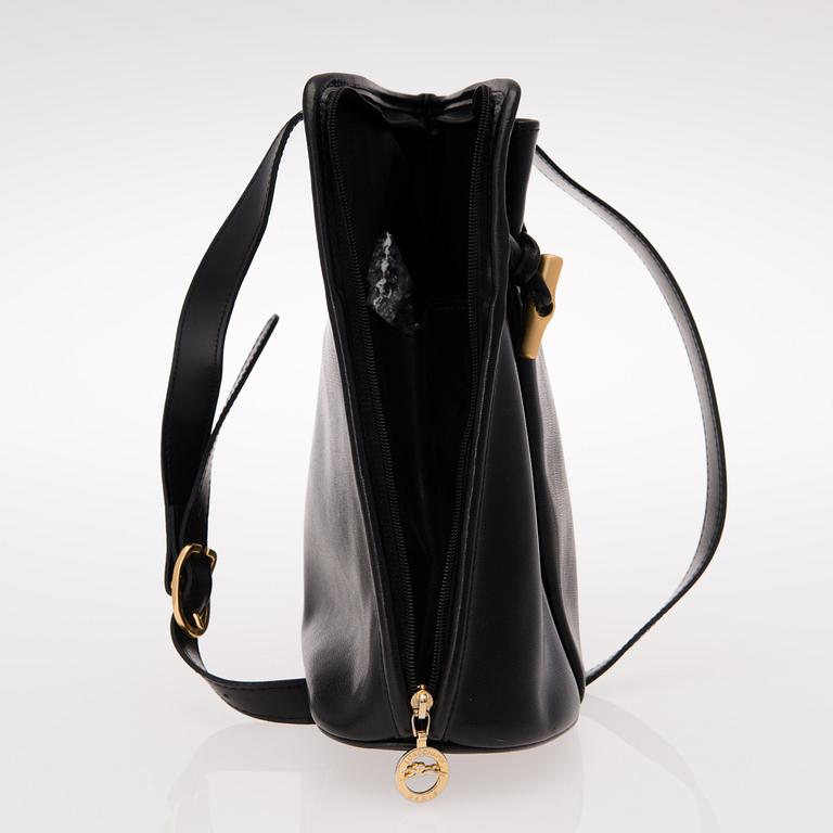 A VINTAGE LONGCHAMP ROSEAU SHOULDER BAG.