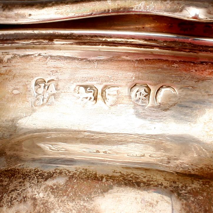 VINSIL, silver, Joseph Angell I & Joseph Angell II, London, 1842. Vikt 200 gram.