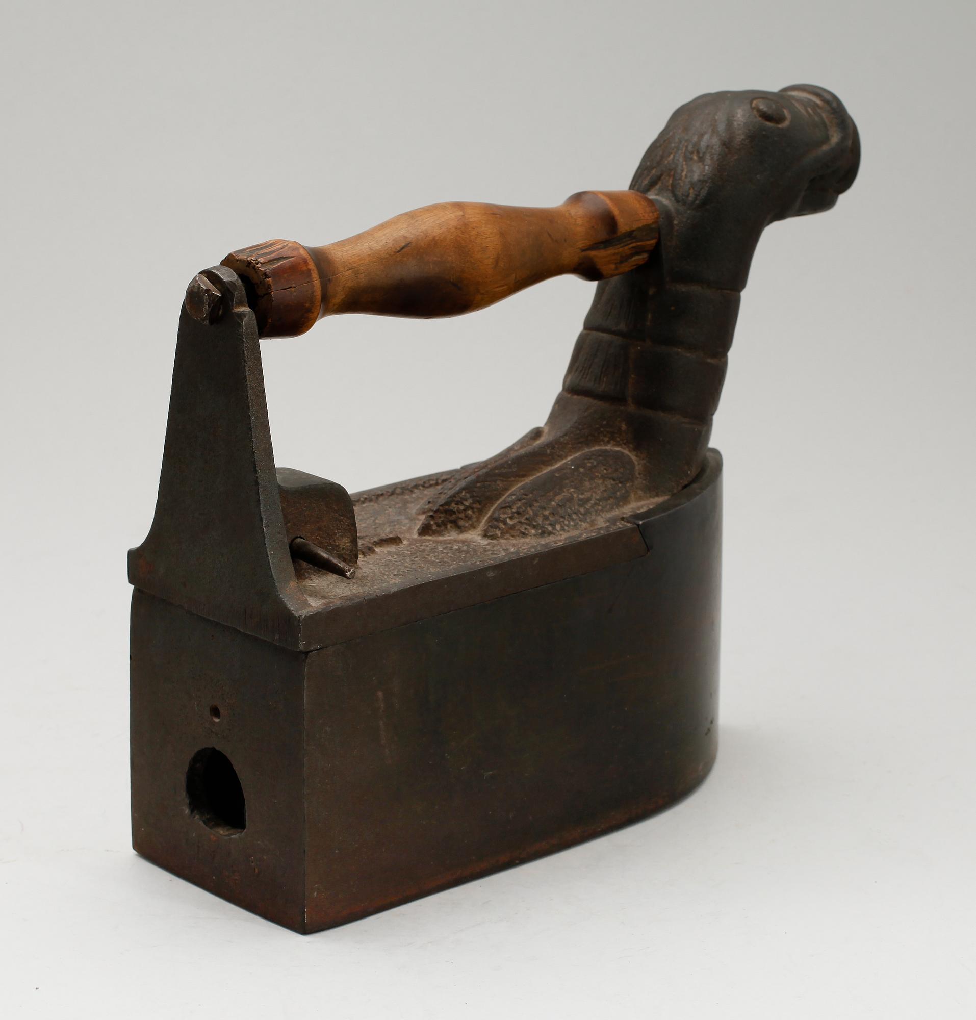 STRYKJÄRN, skrädderi,  gjutjärn, 1800-tal.
