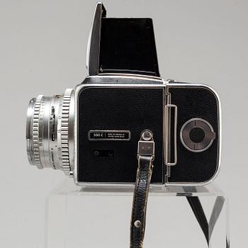 A Hasselblad 500 C with two lenses: Planar 1:2,8 80mm and Sonnar 1:5,6 250 mm.