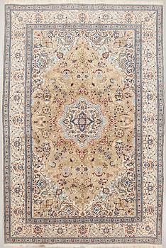 MATTA, old, Nain, med silkesinslag, ca 314 X 211 cm.
