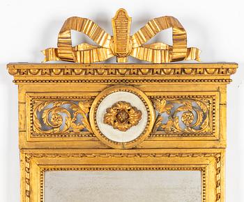 Spegel, sengustaviansk, omkring 1800.