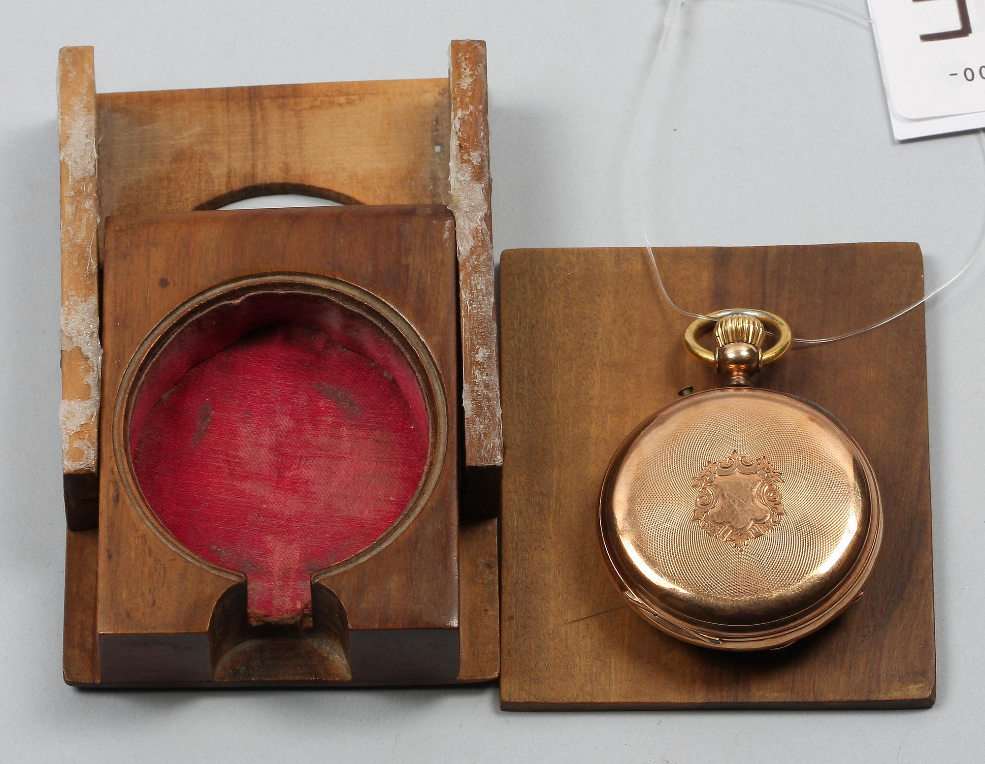 FICKUR MED BORDSSTÄLL, gulddoublé resp trä, sent 1800-tal.