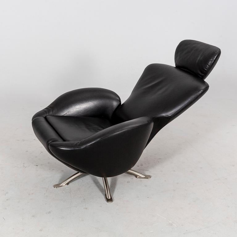 Toshiyuki Kita swivel armchair "Dodo K10" for Cassina 2000s.