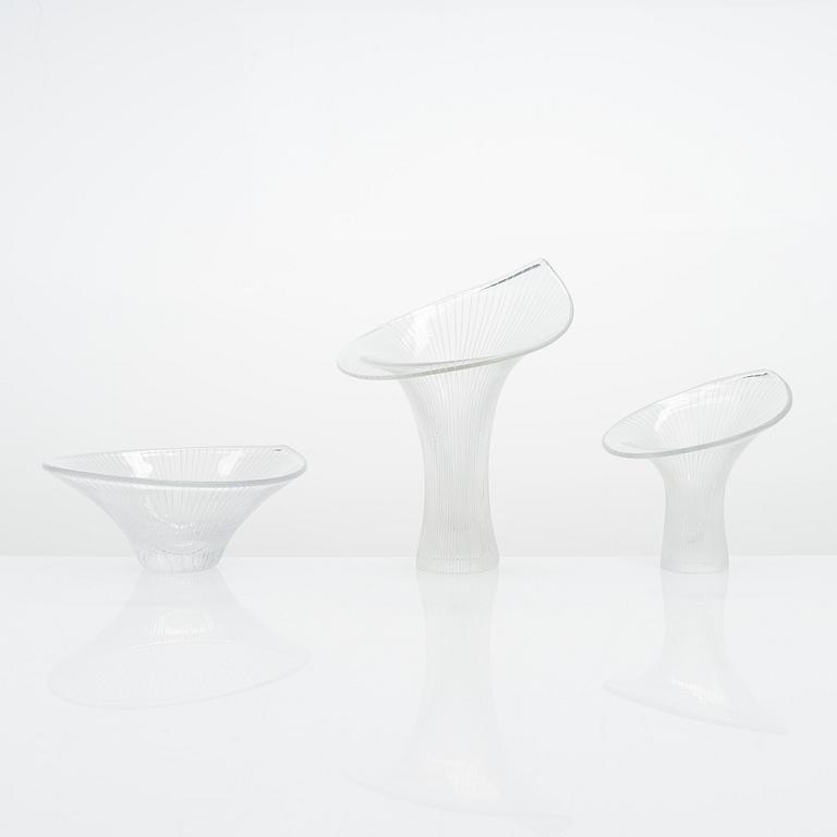 Tapio Wirkkala, 3 vaser, "Kanttarell", signerade Tapio Wirkkala, Iittala, två daterade, -55 och -56.