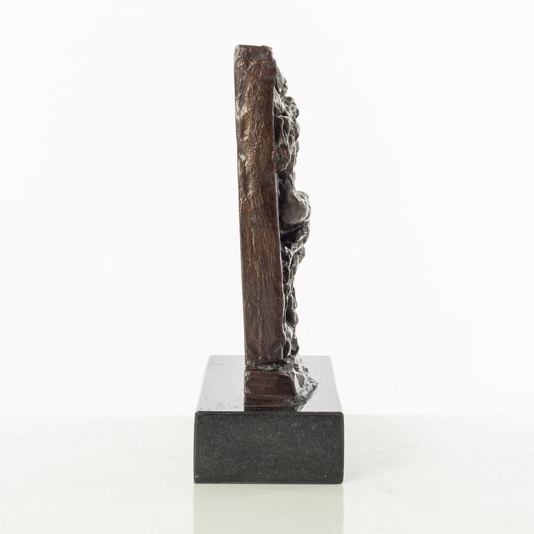 Gudmar Olovson, relief/skulptur. Signerad. Numrerad. Gjutarstämpel. Brons, total höjd 20 cm, längd 16 cm.