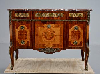 BYRÅ, gustaviansk stil, 1900-tal.