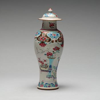 URNA med LOCK, porslin. Qingdynastin, Qianlong (1736-95).