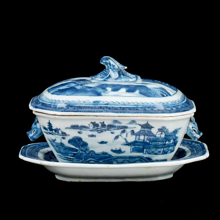 SMÖRTERRIN, porslin, Kina, Jiaqing (1796-1820).
